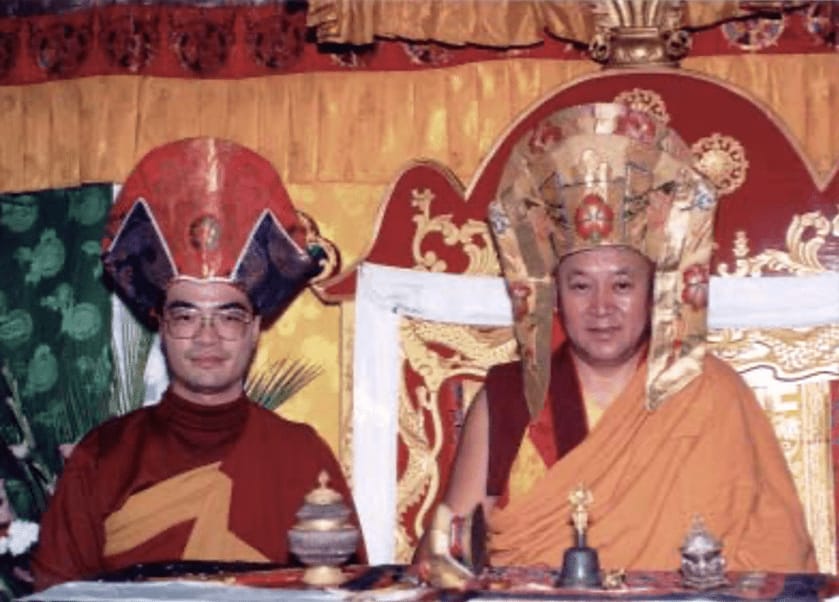 1997年直貢法王在台北親自主持阿闍黎陞座典禮親賜在家法帽法袍