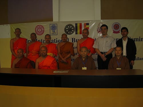 珠拉龍宮大學第一屆國際佛教研究研討會上發表英文論文